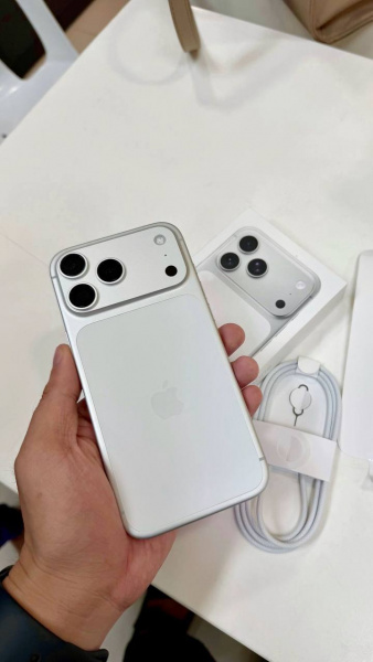 Детальное фото альт iPhone 17 Pro 256 ГБ  Silver  E sim от компании Нофелет