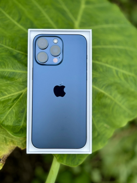 Детальное фото альт iPhone 15 Pro Max 256GB Blue Titanium от компании Нофелет